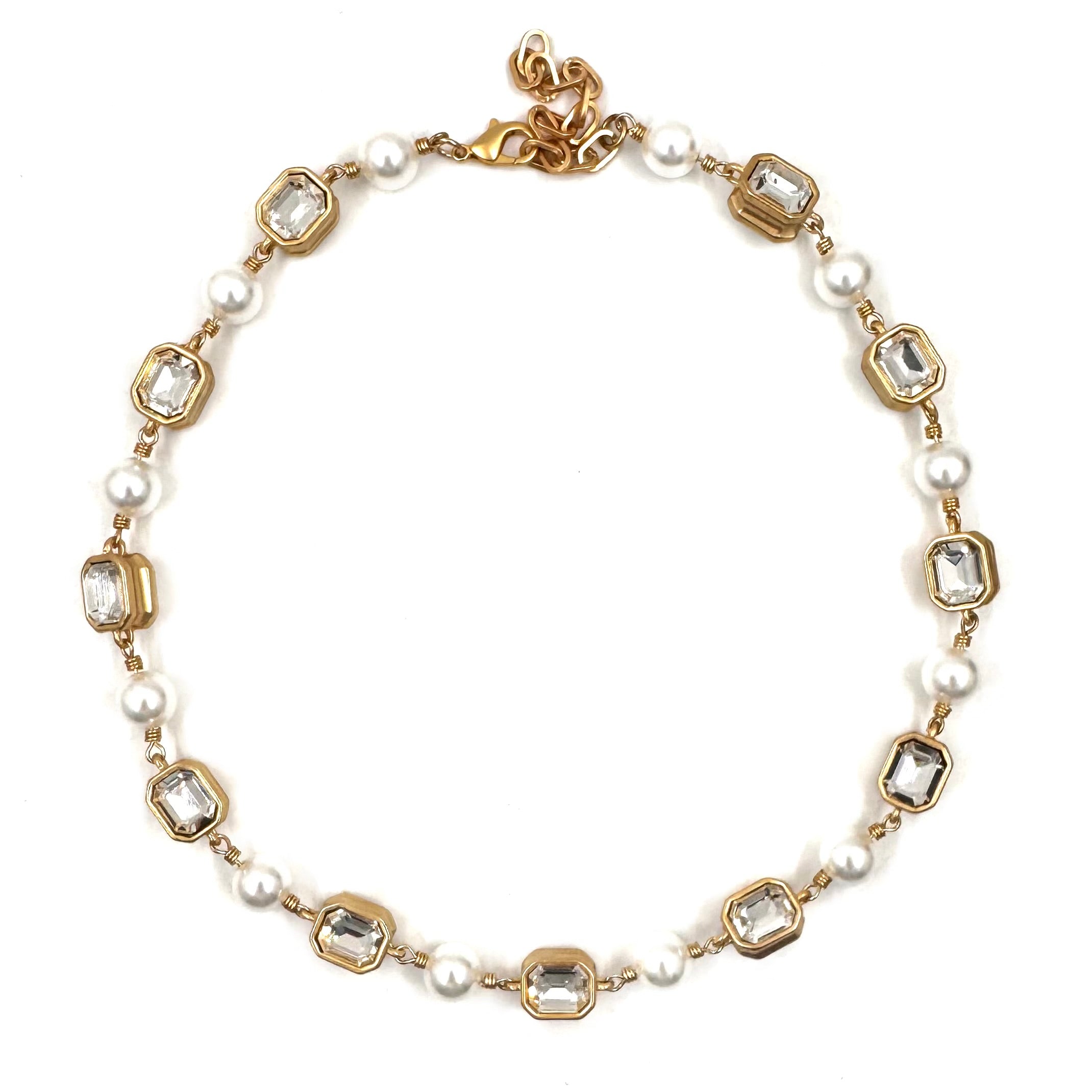 LOLA NECKLACE